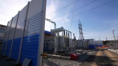 Transformatörlü yeni elektrik dağıtım istasyonu