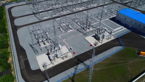 Промисловий комплекс з підстанцією розподілу електроенергії — стокове відео
