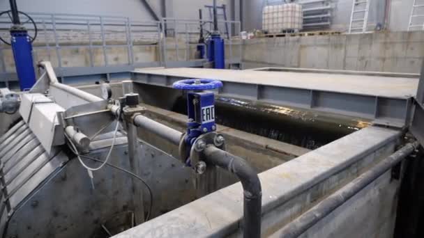 Impianti di depurazione in piscina delle acque reflue negli impianti di trattamento — Video Stock
