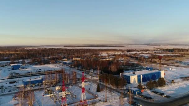Station de traitement des eaux usées et centrale électrique en hiver — Video
