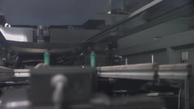 Üretim hattı taşıma kağıtları üretim tesisinde