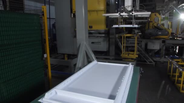 냉장고 의문의 플라스틱 부품을 쌓아 놓는 기계 — 비디오