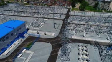 Yeni ekipmanlarla elektrik üretim alt istasyonu