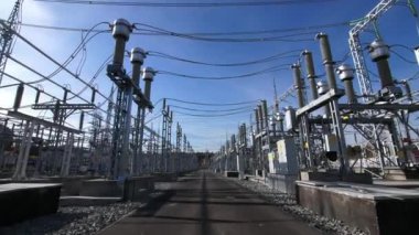 Elektrik dağıtım alt istasyonu arasında geçiş
