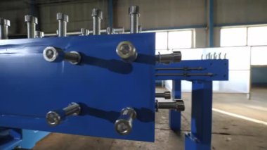 Atölyede metal parçalı makine aracı
