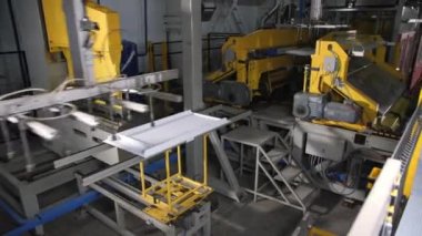 Equipment with vacuum cups transports refrigerator detail