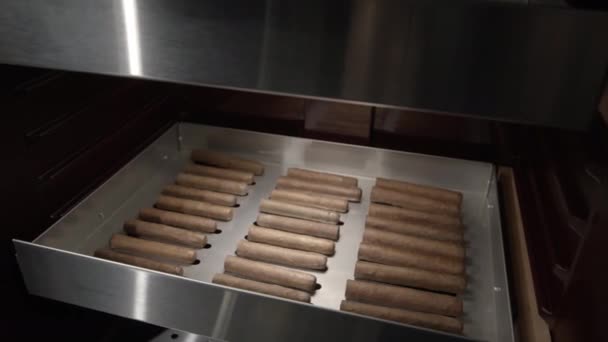Metal container with insulating rolls for refrigerators — Vídeo de Stock