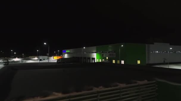 Laboratori sul territorio complesso industriale durante la notte d'inverno — Video Stock