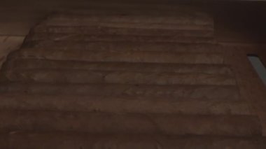 Yurtiçi buzdolabı için sandıktaki yalıtım ruloları.