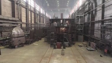 Işık onarım rıhtımındaki eski çok katlı geminin restorasyonu