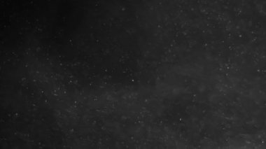 Noel kar taneleri kıvrılır ve yavaşça siyah bir arka plana düşer. Noel ve Yeni Yıl dekorasyonu 