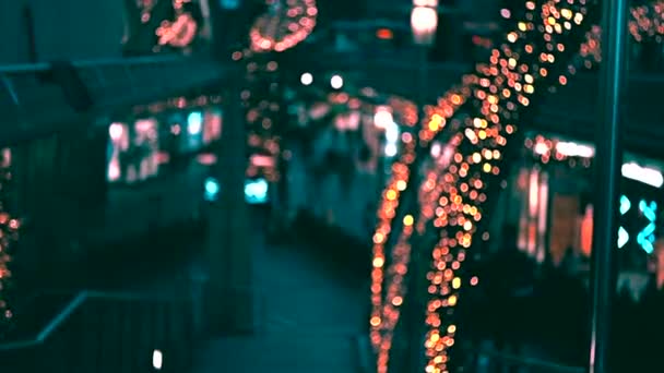 Unscharfe Weihnachtsbeleuchtung Die Der Nacht Den Straßen Der Stadt Der — Stockvideo