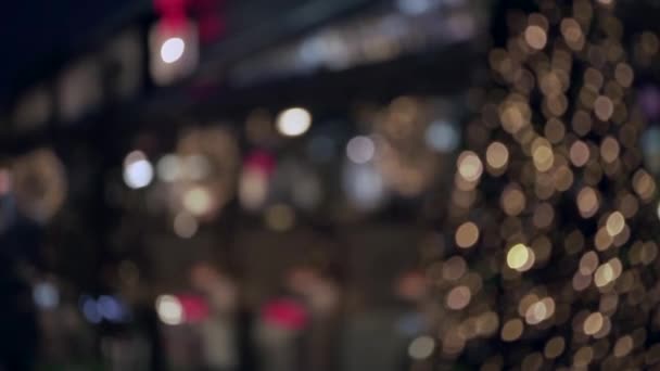Defokted Ünnep Karácsonyi Fények Világít Sötétben Város Utcáin Éjszaka Felvételek — Stock videók
