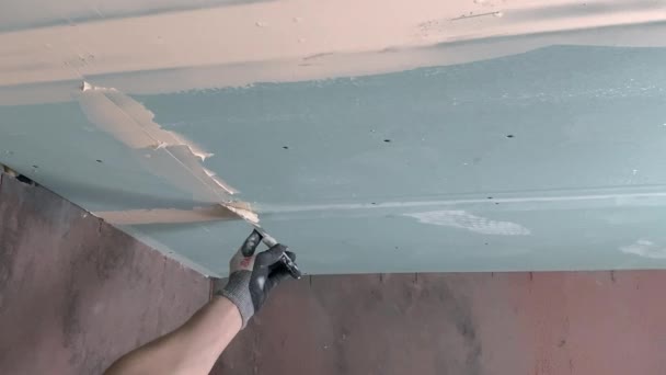 Plasterer Applies Plaster Ceiling Repair Renovation Work — Stock Video