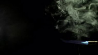 Mavi Kaynak Alevi Jeti Dumanda