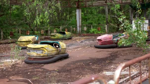 プリピャート市の放棄された車の魅力 — ストック動画