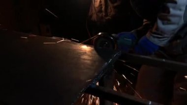 Metal levhanın elektrik öğütme süreci