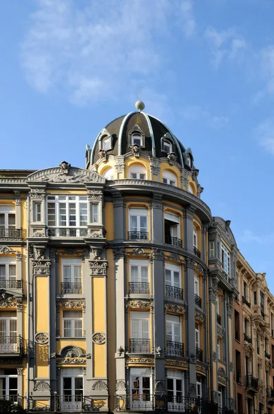 Edifício modernista em Oviedo, Astúrias — Fotografia de Stock
