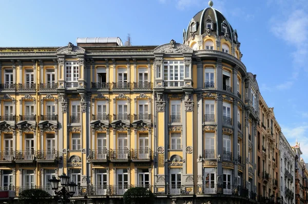 Edificio modernista a Oviedo, Asturie — Foto Stock