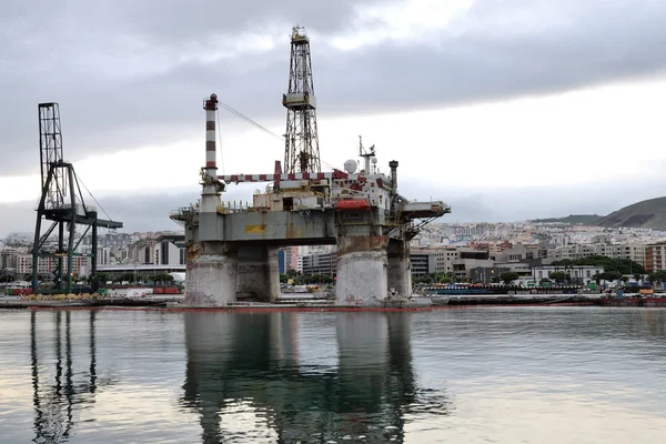 Detalle de una antigua plataforma petrolífera, en Santa Cruz de Tenerife, Canarias Is . —  Fotos de Stock