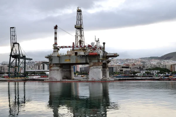 Bir eski petrol sondaj platformu, Santa Cruz de Tenerife, Kanarya içinde detay. 