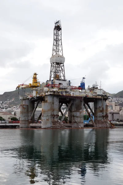 Detail of an old oil rig, in Santa Cruz de Tenerife, Canary Is. — Stock Photo, Image