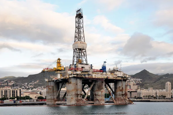 Bir eski petrol sondaj platformu, Santa Cruz de Tenerife, Kanarya içinde detay. 