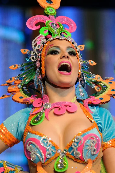 TENERIFE, 7 DE FEBRERO: Personajes y Grupos en el Carnaval . — Foto de Stock