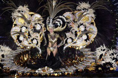 Tenerife, 11 Şubat: Karnaval Queen, dalgalar onlookers du