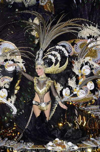 TENERIFE, FEBRUARY 11: The Carnival Queen, waves to onlookers du — Stock Photo, Image