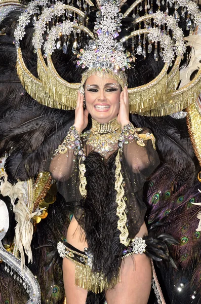 Tenerife, 11. února: Carnival Queen, vlny diváků du — Stock fotografie