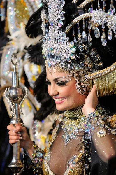 TENERIFE, FEVEREIRO 11: A Rainha do Carnaval, ondas para espectadores du — Fotografia de Stock