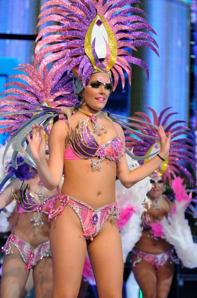 Tenerife, 7 februari: Tekens en groepen in het carnaval. — Stockfoto