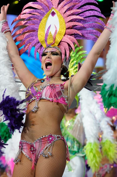 Tenerife, 7 februari: Tekens en groepen in het carnaval. — Stockfoto