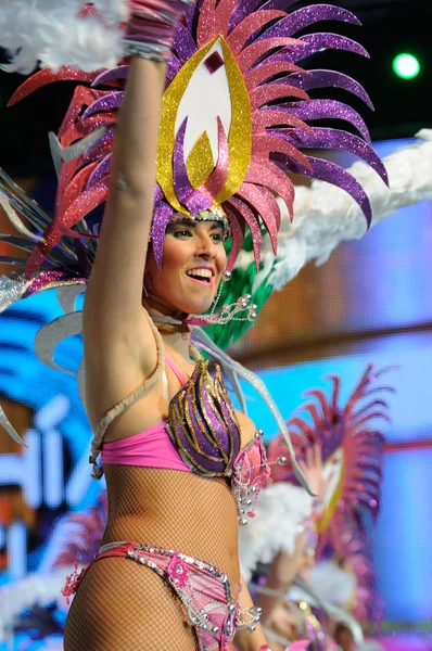 Tenerife, 7 februari: Tekens en groepen in het carnaval. — Stockfoto