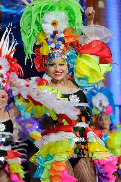 Tenerife, 7 februari: Tekens en groepen in het carnaval. — Stockfoto