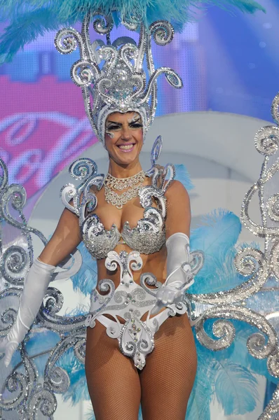 Tenerife, 7 februari: Tekens en groepen in het carnaval. — Stockfoto