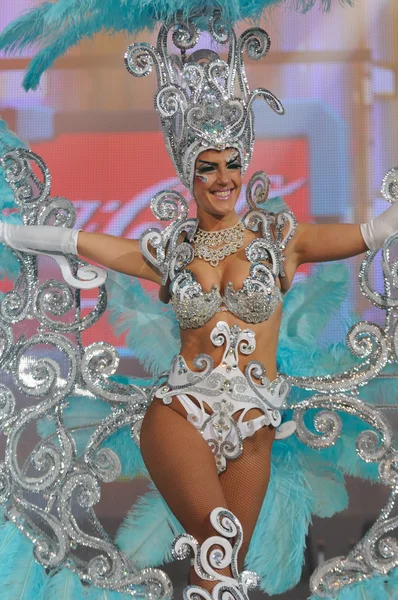 Tenerife, 7 februari: Tekens en groepen in het carnaval. — Stockfoto