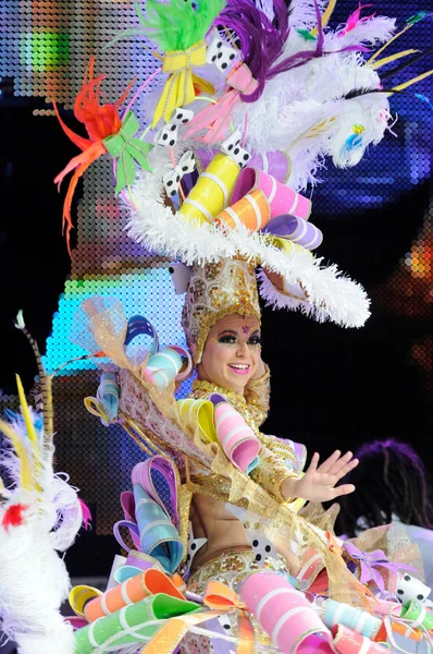 TENERIFE, FEVEREIRO 7: Personagens e Grupos no Carnaval . — Fotografia de Stock