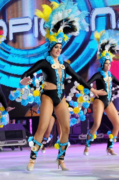 TENERIFE, FEVEREIRO 7: Personagens e Grupos no Carnaval . — Fotografia de Stock