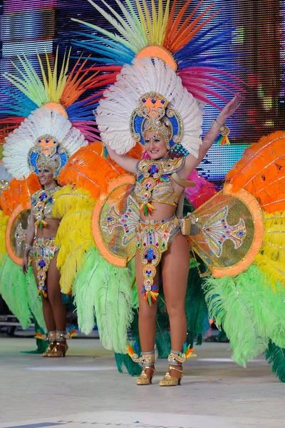 Tenerife, 7 februari: Tekens en groepen in het carnaval. — Stockfoto