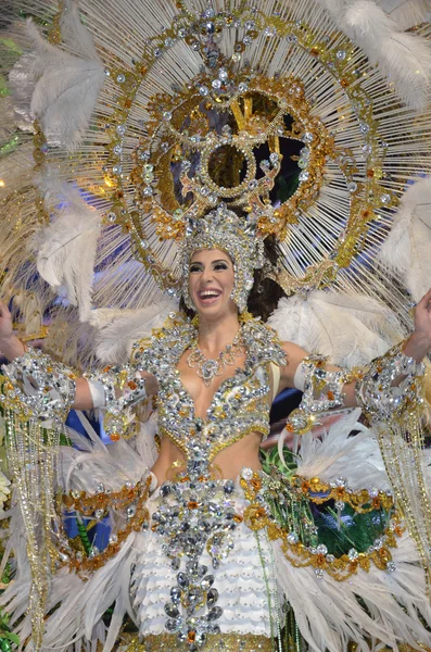 TENERIFE, FEBRUARY 11: Great choice for the Queen of Carnival — Stock Photo, Image