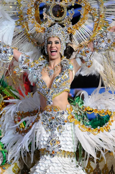 TENERIFE, FEBRUARY 11: Great choice for the Queen of Carnival — Stock Photo, Image