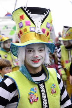 Tenerife, 17 Şubat: Karnaval grupları ve kostümlü karakterler