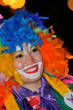 Tenerife, 17 Şubat: Karnaval grupları ve kostümlü karakterler