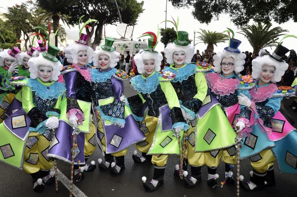 Tenerife, 17 Şubat: Karnaval grupları ve kostümlü karakterler — Stok fotoğraf