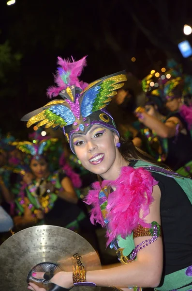 TENERIFE, FEVEREIRO 17: Grupos carnavalescos e personagens fantasiados — Fotografia de Stock