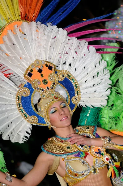 TENERIFE, FEBRUARY 17: Carnival groups and costumed characters — Stock Photo, Image