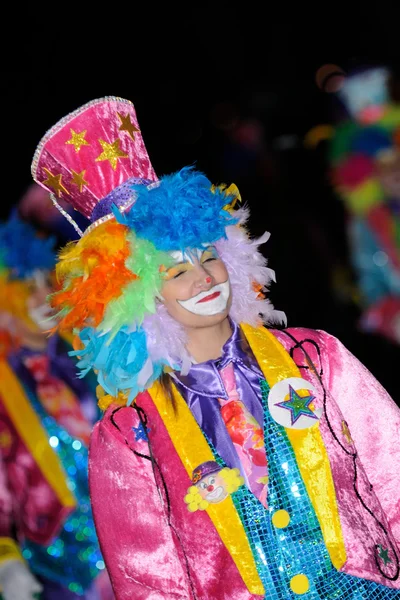 Teneriffa, 17. Februar: Karnevalsgruppen und kostümierte Figuren — Stockfoto