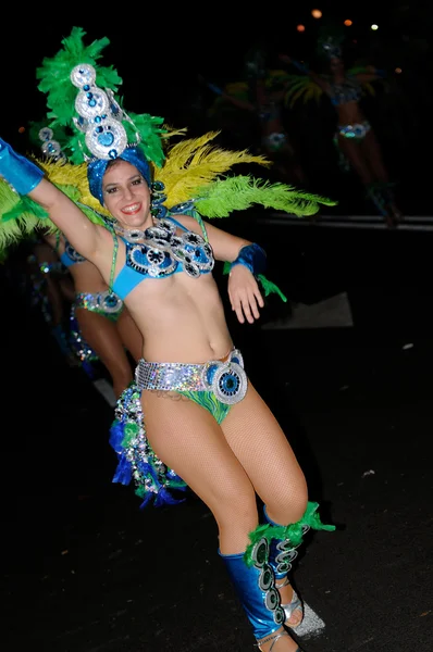 TENERIFE, 17 DE FEBRERO: Grupos de carnaval y personajes disfrazados — Foto de Stock